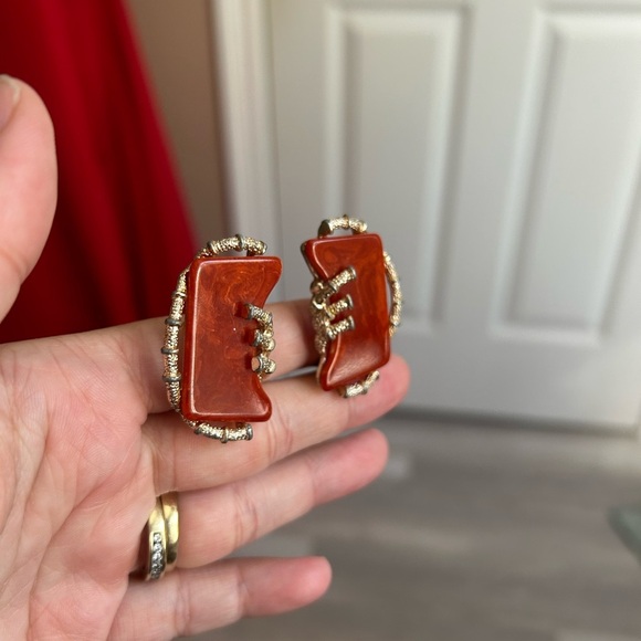 4/$50 vintage 1950 ART Elegant Gold and Red Women's Earrings 😌 - Picture 3 of 6